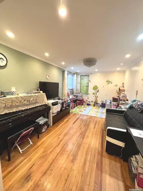 43-36 Robinson St #2J, Flushing, NY 11355