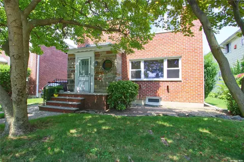 166-27 17th Rd, Whitestone, NY 11357