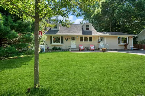 72 Hazard Ave, Huntington Station, NY 11746