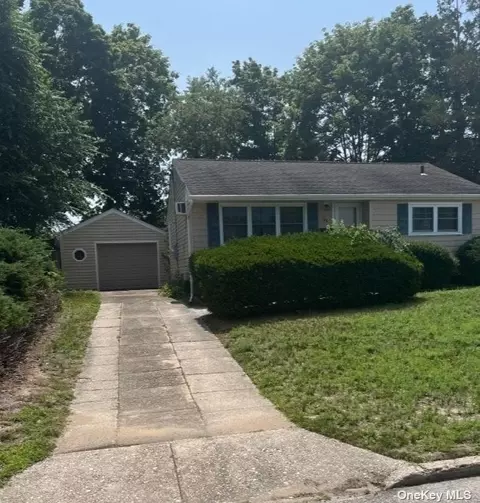 46 Cypress St, Central Islip, NY 11722