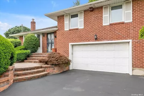 200 Nelson Ct, Syosset, NY 11791