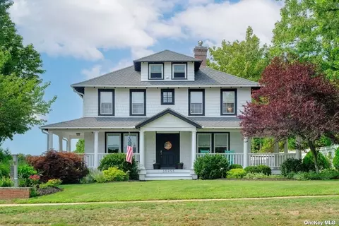 35995 Main Rd, Cutchogue, NY 11935