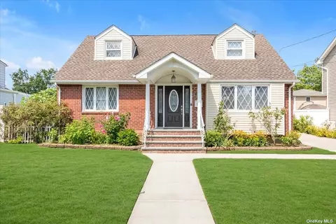 159 Kilburn Rd S, Garden City, NY 11530