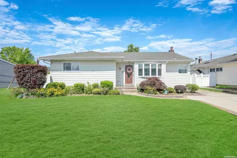1401 Hemlock Ave, East Meadow, NY 11554