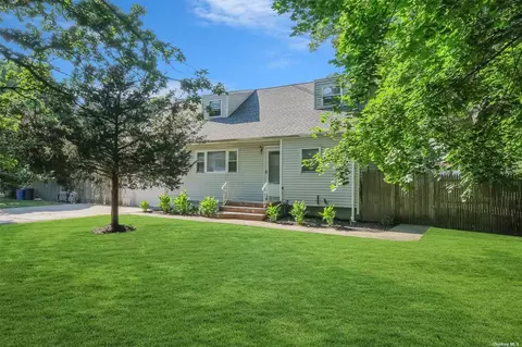17 Dekalb Ave, Brentwood, NY 11717