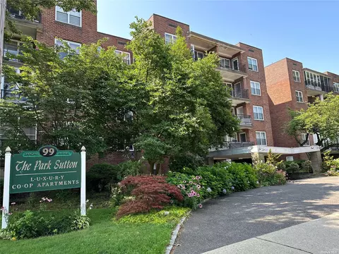 99 Randall Ave #2D, Freeport, NY 11520