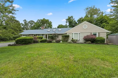42 Acorn Ln, Stony Brook, NY 11790