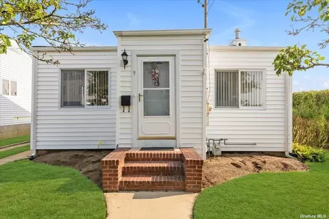 9 Dewey St, East Rockaway, NY 11518
