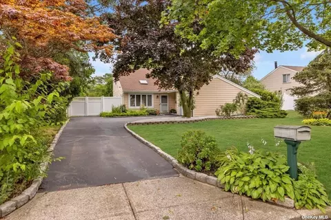 37 Rustic Ave, Medford, NY 11763
