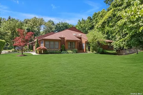 60 Hunt Dr #60, Jericho, NY 11753