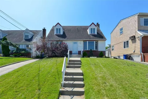 151-64 7 Ave, Whitestone, NY 11357