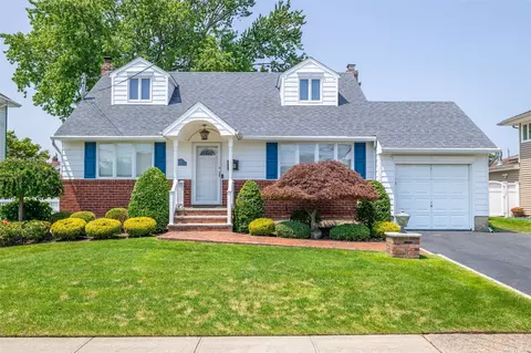 143 Intervale Ave, Farmingdale, NY 11735