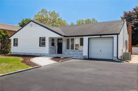 1900 Leonard Ln, Merrick, NY 11566