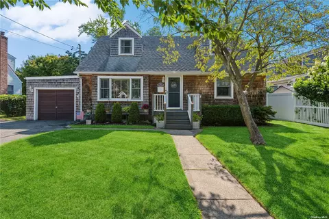 205 Charles Ave, Massapequa Park, NY 11762