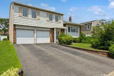 2737 Ellen Rd, Bellmore, NY 11710