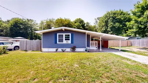 850 Scherger Ave, Patchogue, NY 11772