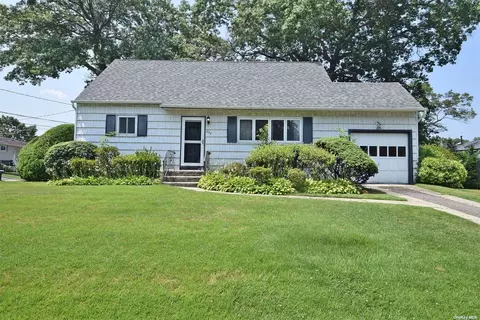 298 Lafayette Rd, West Babylon, NY 11704