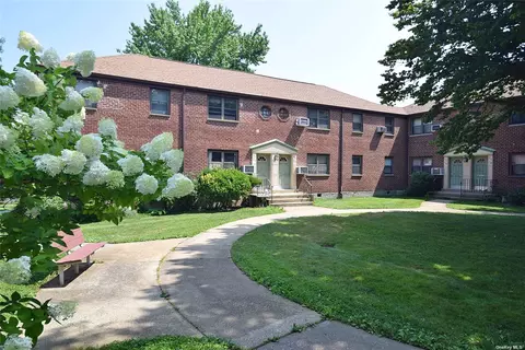 57-24 244 St #1, Douglaston, NY 11362