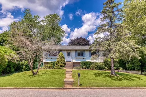 9 Hart St, Port Jefferson Station, NY 11776