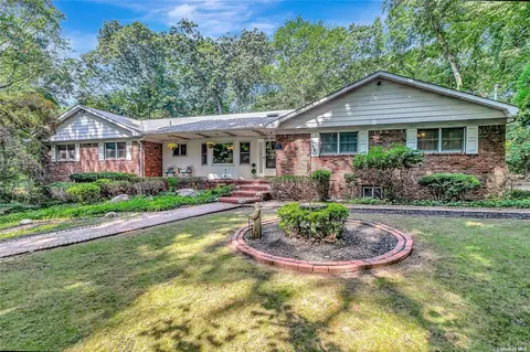 3 Old Post Ln, Nissequogue, NY 11780