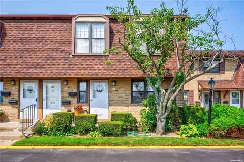 346 Mariners Way #346, Copiague, NY 11726