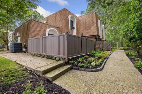 185 Skyline Dr #185, Coram, NY 11727