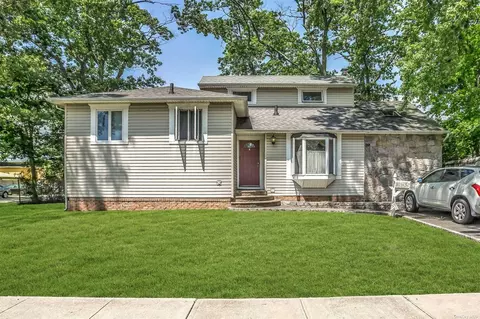 201 Tyrconnell Ave, Massapequa Park, NY 11762