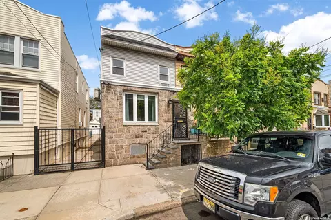 70-17 69th Pl, Glendale, NY 11385