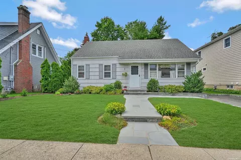 20 Seneca St, East Northport, NY 11731