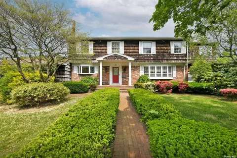 25 Church Rd, Great River, NY 11739