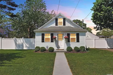 1240 Grundy Ave, Holbrook, NY 11741