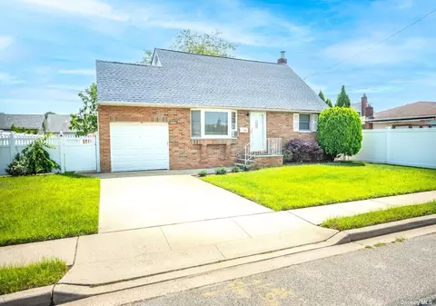 166 N 4th St, Bethpage, NY 11714