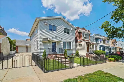 64-30 72nd St, Middle Village, NY 11379