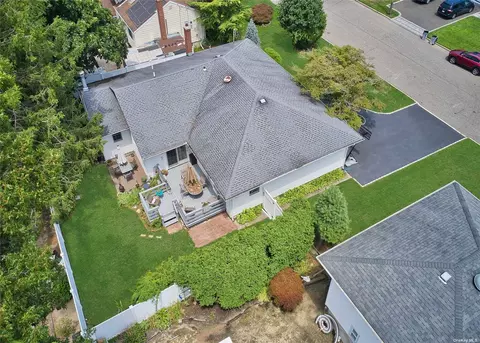 600 Saint George Ave, North Babylon, NY 11703