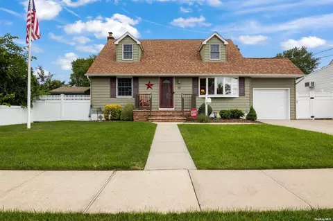 119 Radcliffe Ave, Farmingdale, NY 11735