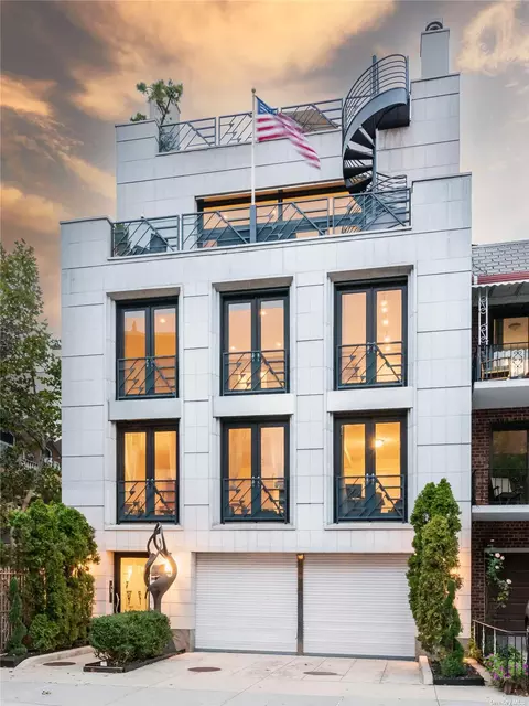 30-88 30th St, Astoria, NY 11102