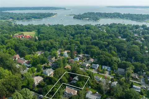 1 Drohan St, Huntington, NY 11743