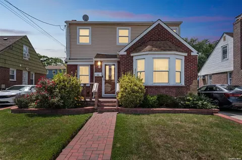 55 Queen St, Roosevelt, NY 11575