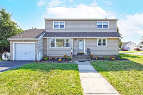 187 Noell St, Levittown, NY 11756
