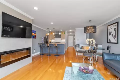 242-24 Oak Park Dr #102A, Douglaston, NY 11362