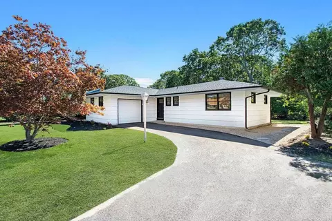 4 Staller Blvd, Hampton Bays, NY 11946