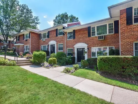 20 Madison Park #20L, Port Washington, NY 11050