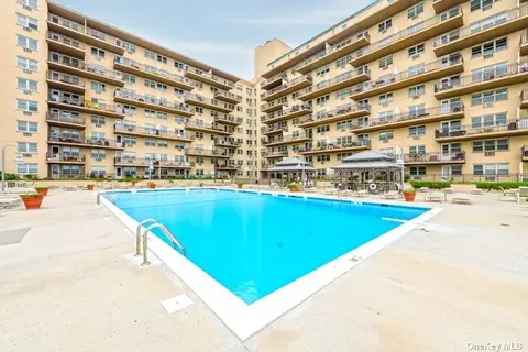 25 Neptune Blvd #6G, Long Beach, NY 11561