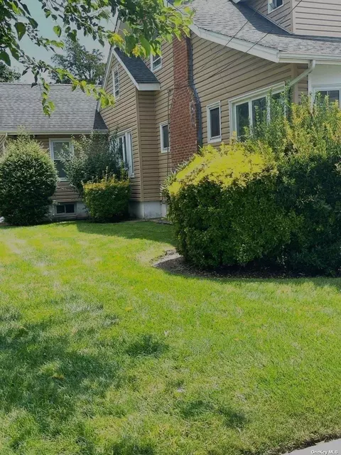 150 Willow Ave, Hempstead, NY 11550