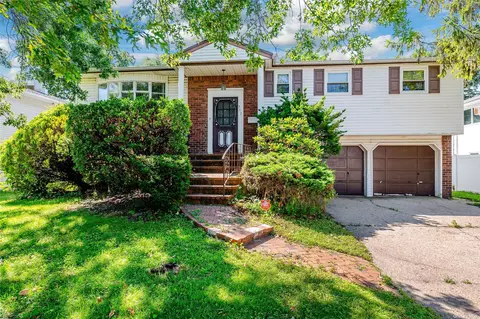 587 Hungry Harbor Rd, Valley Stream, NY 11581