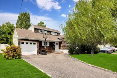 320 Broadway, Massapequa Park, NY 11762