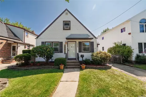 79-39 263rd St, Floral Park, NY 11004