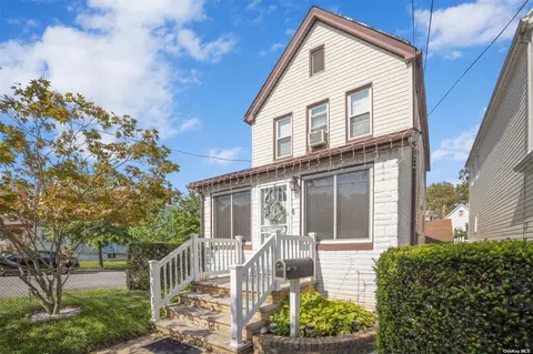 89-01 201st St, Hollis, NY 11423