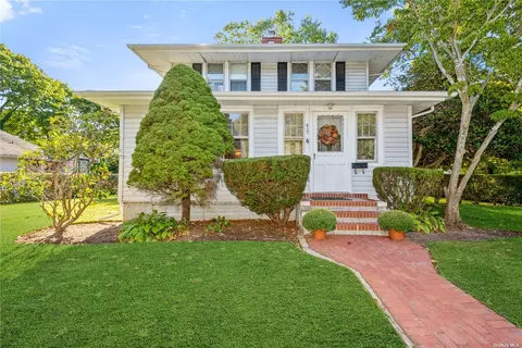 417 Pine Acres Blvd, Brightwaters, NY 11718