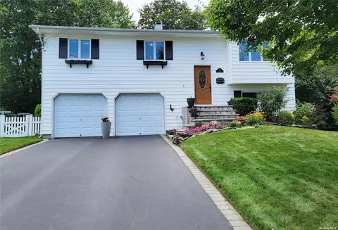 103 Stephen Rd, Bayport, NY 11705